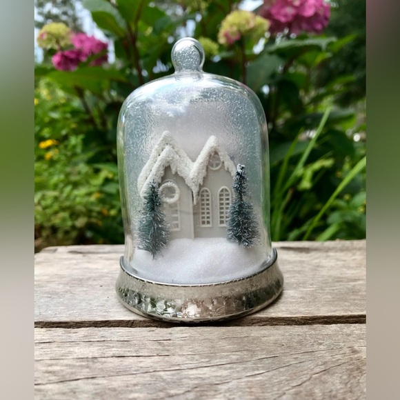 2/$10 YANKEE CANDLE Electric Scent Warmer Snow House Scene Wall Plug In Diffuser - Picture 5 of 9